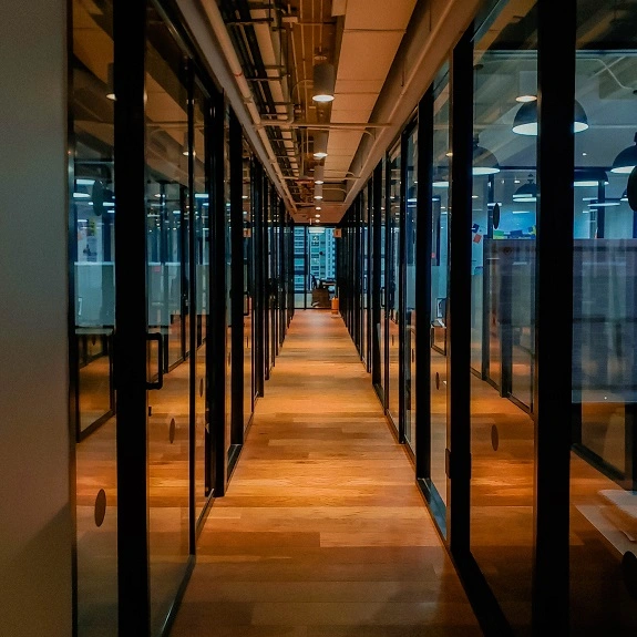 Коммерчески фильм окна